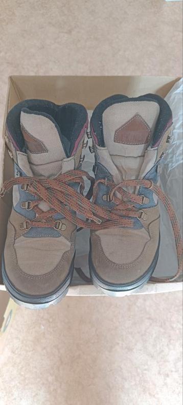 Wandelschoenen beschikbaar voor biedingen