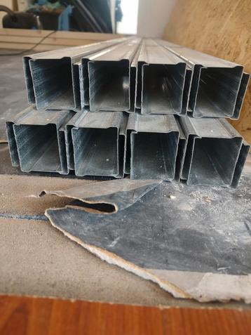 16 metal studs (V-50mm x 50mm-260cm), Enlèvement, Neuf