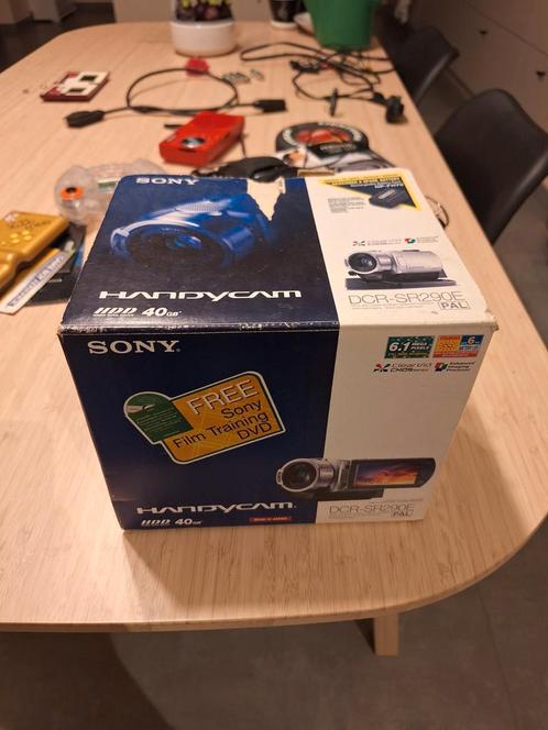 Sony Handycam dcr-sr90e - scherm licht op maar geen beeld, Audio, Tv en Foto, Videocamera's Digitaal, Zo goed als nieuw, Camera