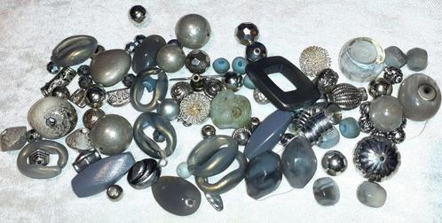 lot kralen mix grijs zilver +- 113 kralen 155 gram, Hobby & Loisirs créatifs, Fabrication de Perles & Bijoux, Envoi