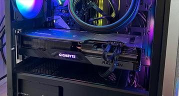 GIGABYTE RX 7800 XT 16 GB beschikbaar voor biedingen
