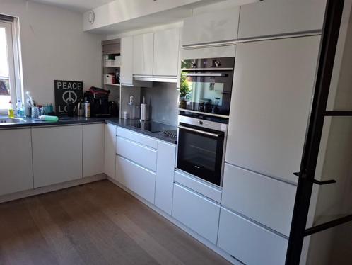 MODERNE U VORM KEUKEN + APPARATUUR, Huis en Inrichting, Keuken | Complete keukens, Zo goed als nieuw, U-keuken, Wit, Kunststof