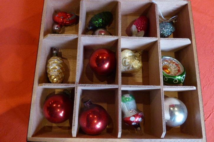 antieke kerstballen met doos, Verzamelen, Overige Verzamelen, Zo goed als nieuw, Ophalen of Verzenden