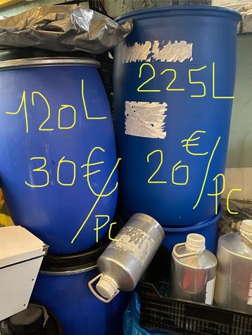 PVC-vaten van 225L, schoon, prijs: €20/stuk beschikbaar voor biedingen