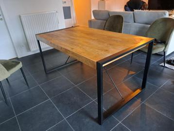 Eettafel beschikbaar voor biedingen