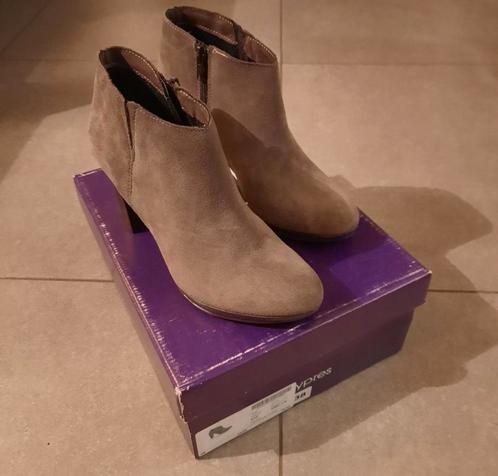 Botillons daim à  talons Cyprès pointure 38 État neuf, Vêtements | Femmes, Chaussures, Neuf, Boots et Botinnes, Beige, Enlèvement