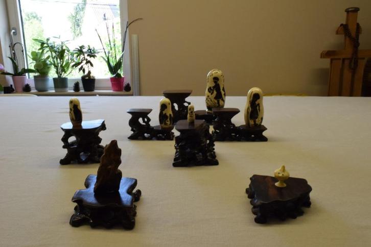 7 petits socles de présentation en bois sculpté – objets déc, Hobby en Vrije tijd, Overige Hobby en Vrije tijd, Zo goed als nieuw