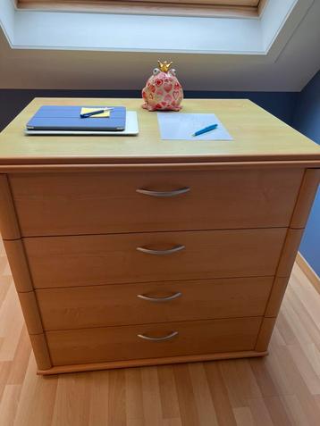 Slaapkamer commode beschikbaar voor biedingen