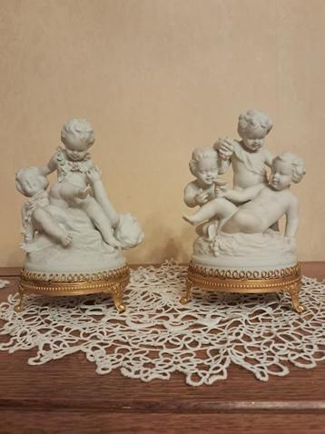 Figurines en biscuit blanc, « été » et « automne », Enlèvement