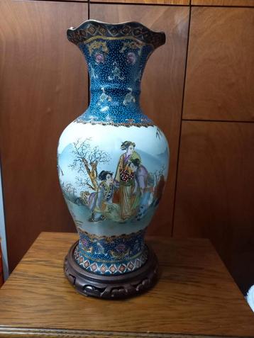 Chinese vaas beschikbaar voor biedingen