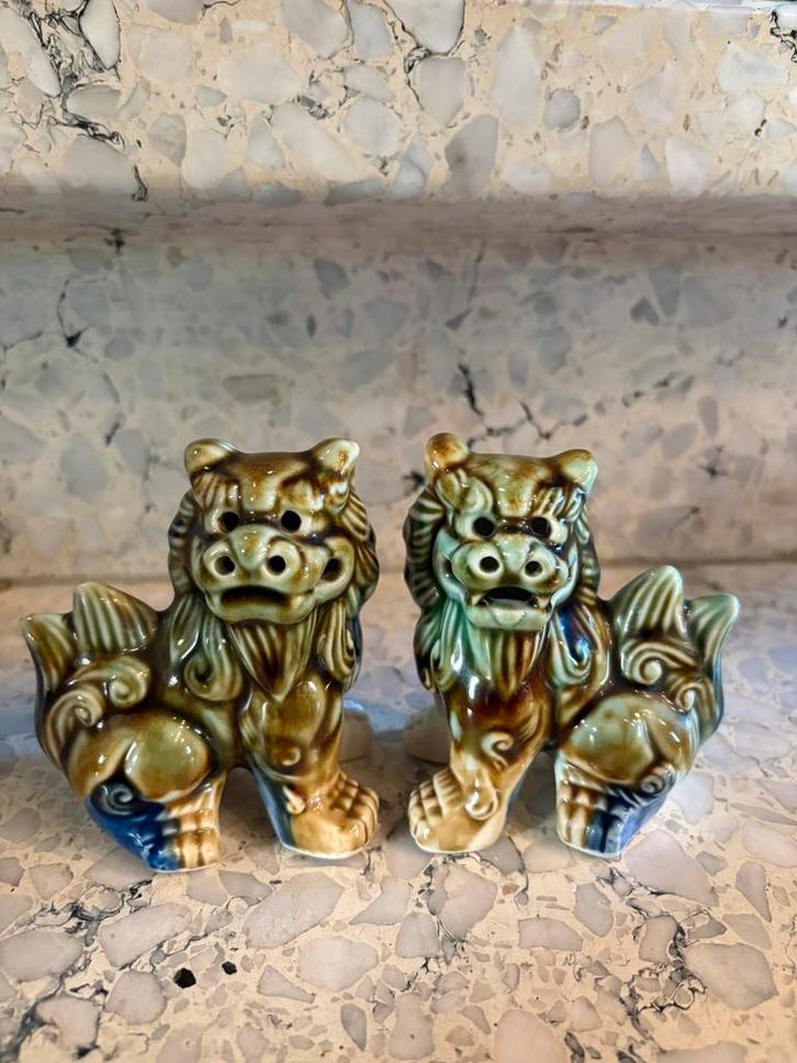 Vintage paar keramiek mini Foo Dogs, Antiek en Kunst, Antiek | Keramiek en Aardewerk, Ophalen of Verzenden