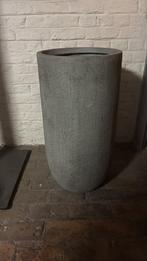 Design Vaas / Plantenbak – 50 cm hoog – Betonlook Grijs, Tuin en Terras, Bloembakken en Plantenbakken, Ophalen, Nieuw, Kunststof