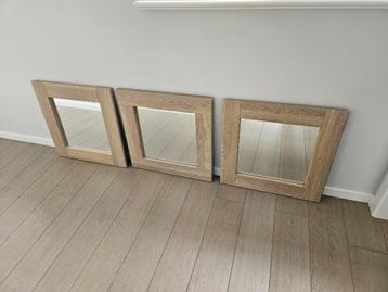 Set van drie spiegels beschikbaar voor biedingen