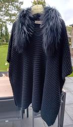 Prachtige pikzwarte poncho Lalotti, Kleding | Dames, Zwart, Ophalen of Verzenden, Zo goed als nieuw, Maat 42/44 (L)