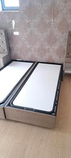 Bed 160cm op 200cm, Ophalen of Verzenden, Zo goed als nieuw, Bruin