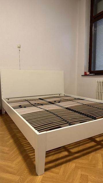 Double-Bed and bedframe  beschikbaar voor biedingen