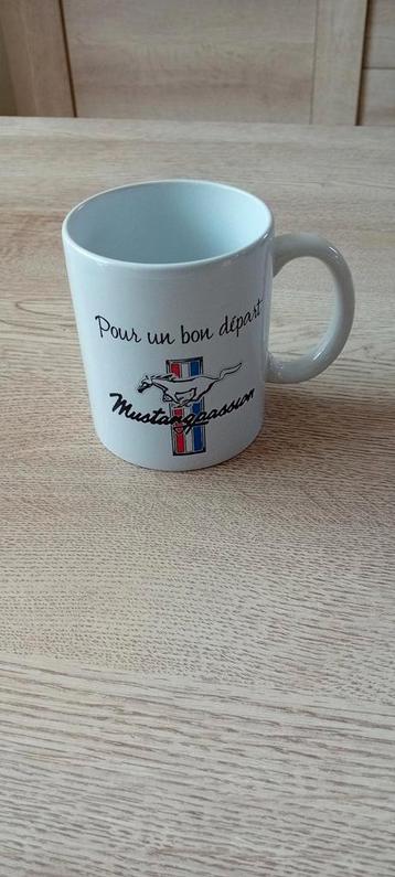 Tasse mug blanche avec motifs Mustang 