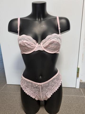 Lot de 400 sous-vêtements neufs beschikbaar voor biedingen