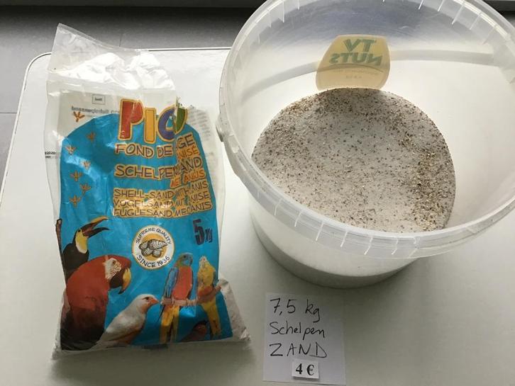 7,5 kg schelpenzand en vele andere vogelkooi attributen, Dieren en Toebehoren, Vogels | Toebehoren, Zo goed als nieuw, Ophalen of Verzenden