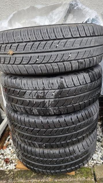 1 SET met 4 Continental Winterbanden 225/70/15 C 112R+velgen beschikbaar voor biedingen