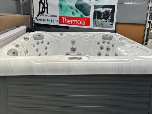 SpaPro Jacuzzi, Tuin en Terras, Bubbelbaden en Hottubs, Zo goed als nieuw, Vast, Ophalen