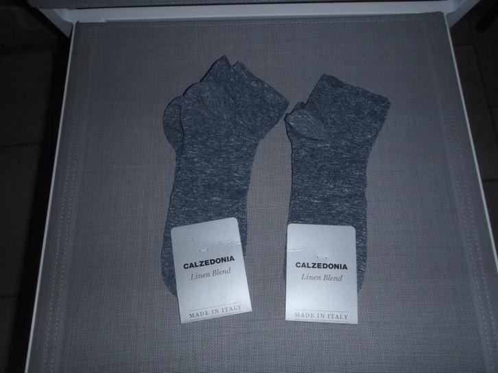 1 lot de 2 paires de chaussettes grises Calzedonia, Vêtements | Femmes, Chaussettes & Bas, Neuf, Chaussettes et Chaussettes genoux