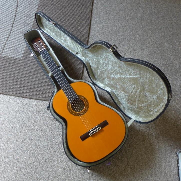 Manuel Rodriquez Classical Guitar., Muziek en Instrumenten, Snaarinstrumenten | Gitaren | Akoestisch, Zo goed als nieuw, Met koffer