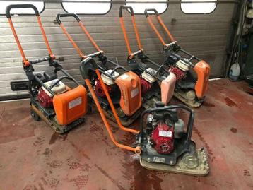 Trilplaat 84kg - 130kg - stamper 65kg TE HUUR  beschikbaar voor biedingen