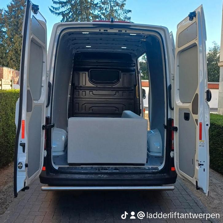 Bestelwagen Te huur | Ladderlift Service & Verhuizen Antwerp, Auto's, Bestelwagens en Lichte vracht, Bedrijf, Mercedes-Benz, Diesel