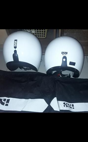 2 NIEUWE helmen  maat  s en xl beschikbaar voor biedingen