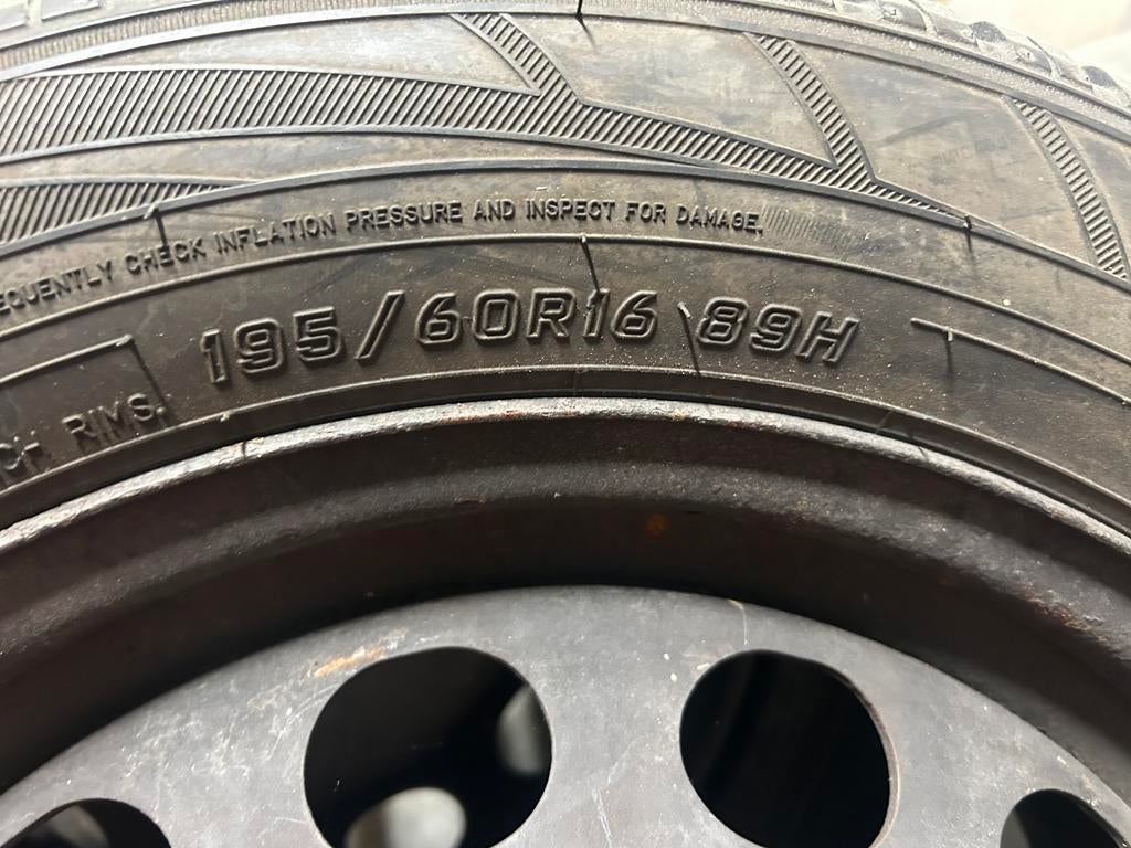 195/60 R16 89H, Ophalen, Zo goed als nieuw