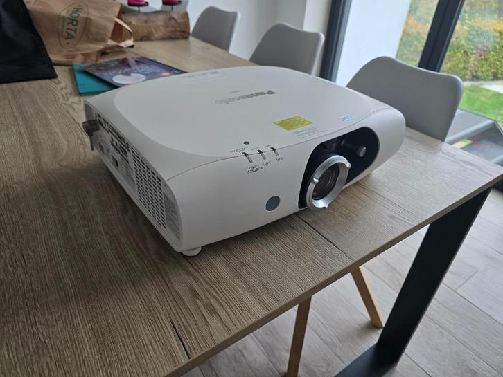 Panasonic PT-RZ370E, Audio, Tv en Foto, Beamers, Zo goed als nieuw, DLP, Full HD (1080), Ophalen