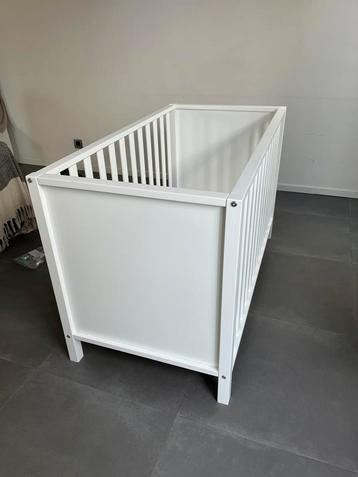 Babybedje wit , verstelbaar in hoogte - Quax beschikbaar voor biedingen