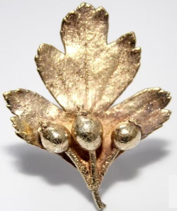 Schitterende Deense Flora Danica zilver vermeil broche, Handtassen en Accessoires, Broches, Zo goed als nieuw, Zilver, Goud, Minder dan 4 cm