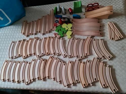 Houten treinset racebaan met 53 sporen, 8 voertuigen, Kinderen en Baby's, Speelgoed | Houten speelgoed, Zo goed als nieuw, Ophalen of Verzenden