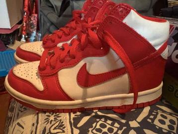 Te koop Nike sneakers voor meisjes of jongens  beschikbaar voor biedingen