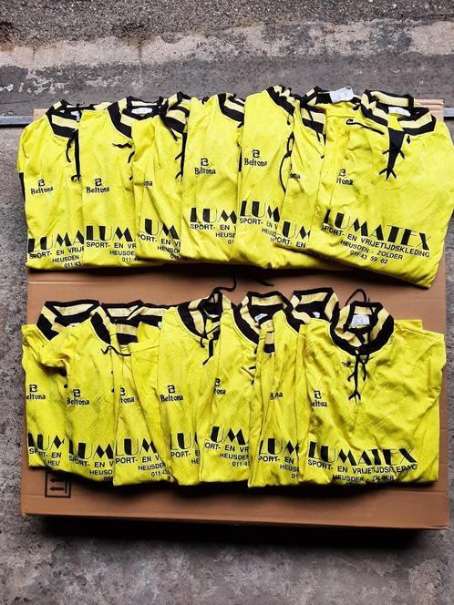 Set gele voetbaltruitjes  -  BELTONA, Sport en Fitness, Voetbal, Gebruikt, Set, Groter dan maat XL, Ophalen