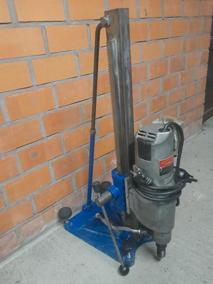 Foreuse à diamant Milwaukee, Bricolage & Construction, Outillage | Foreuses, Utilisé, Perceuse, 600 watts ou plus, Vitesse variable