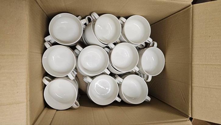 40 leuke soeptassen in porselein, Huis en Inrichting, Keuken | Servies, Zo goed als nieuw, Porselein, Ophalen