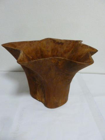 Houten gesculptuurd (wortelhout Indonesie) bloempot of vaas! beschikbaar voor biedingen