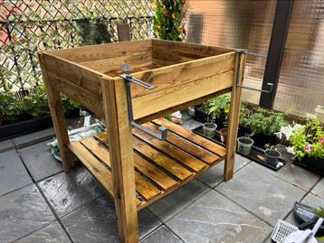 Houten kweektafel  beschikbaar voor biedingen
