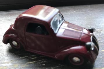 metalen modelauto Fiat 500 "Topolino" beschikbaar voor biedingen