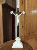 Antieke porseleinen corpus op houten kruis, Ophalen of Verzenden