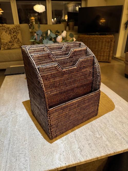 Stijlvolle rieten organizer van Flamant, Huis en Inrichting, Woonaccessoires | Schalen en Manden, Zo goed als nieuw, Mand, Rechthoekig