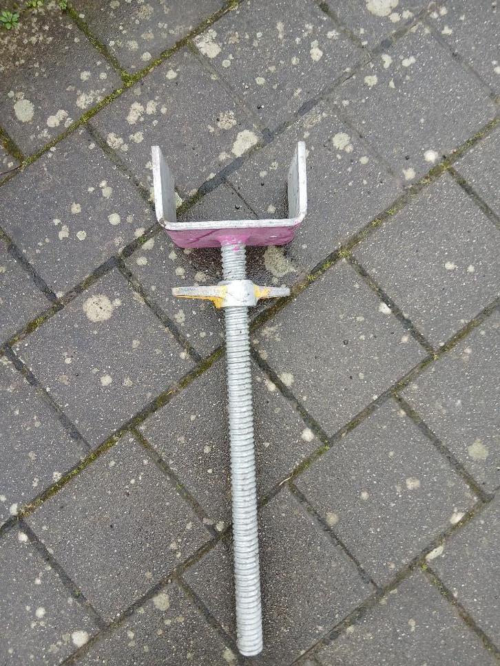 8 Layher kopspindels, Doe-het-zelf en Bouw, Overige Doe-Het-Zelf en Bouw, Zo goed als nieuw, Ophalen