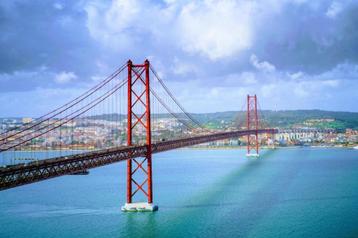 Kwaliteitsfotografie — Brug van 25 april in Lissabon — Teken beschikbaar voor biedingen
