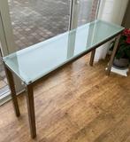 Sidetafel in aluminium met glazen tablet, Enlèvement, Comme neuf