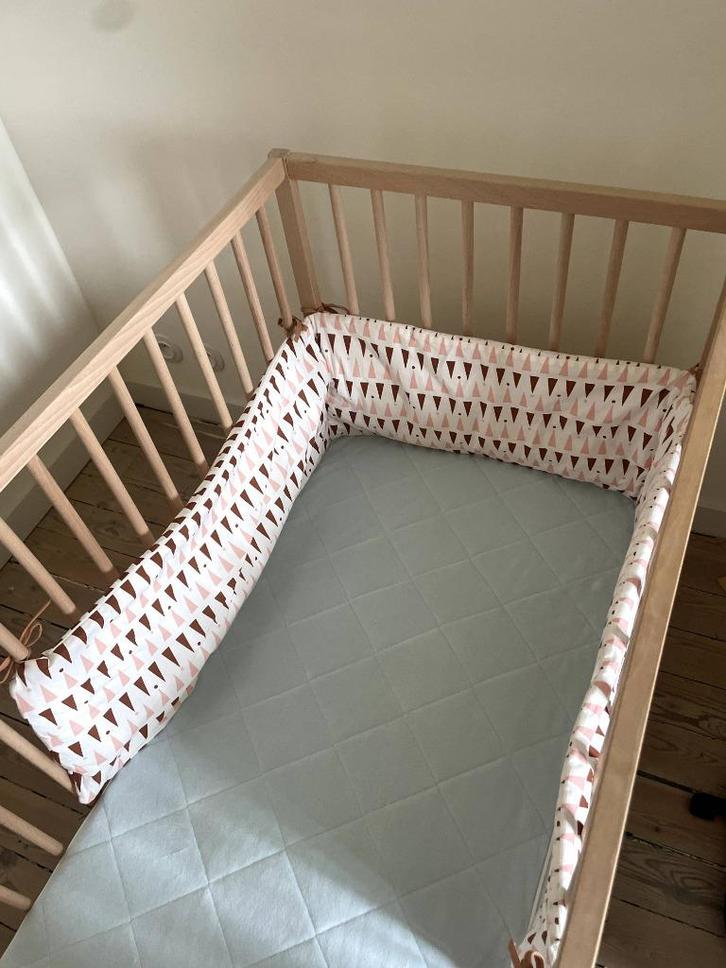 Ikea ledikant - beukenhout (model: SNIGLAR), Kinderen en Baby's, Babywiegjes en Ledikanten, Zo goed als nieuw, Ledikant, Ophalen