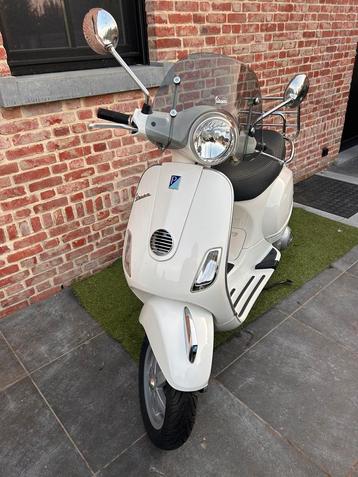 Vespa LX125 WIT  beschikbaar voor biedingen