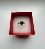 18 karaats gouden ring met saffier en briljantjes engels, Ophalen of Verzenden, Zo goed als nieuw, 17 tot 18, Met edelsteen